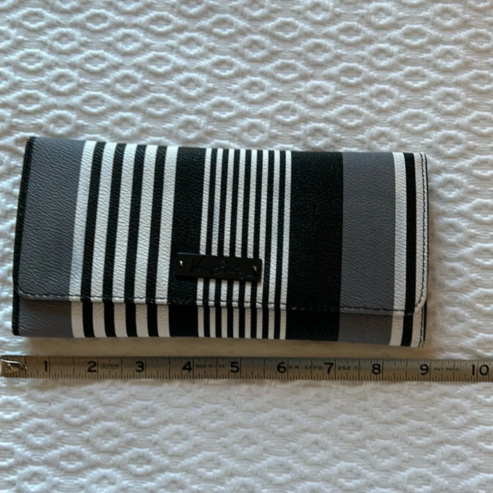 Vera Bradley Textured Wallet - Picture 9 of 11
